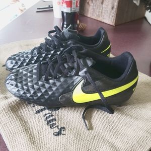 EUC kids soccer cleats